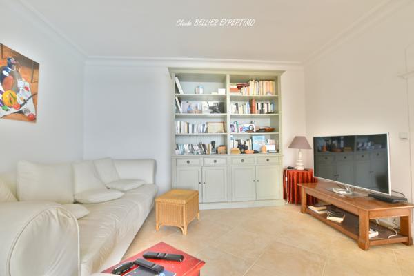 DEMEURE DE CARACTÈRE – DRAGUIGNAN – 260 M² – 2,68 HA – SA PISCINE ET SA VUE PANORAMIQUE PROPRIÉTÉ D’EXCEPTION À DRAGUIGNAN – 260 m² – 2,68 HA – PISCINE – VUE PANORAMIQUE