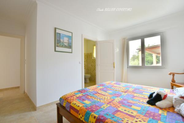 DEMEURE DE CARACTÈRE – DRAGUIGNAN – 260 M² – 2,68 HA – SA PISCINE ET SA VUE PANORAMIQUE PROPRIÉTÉ D’EXCEPTION À DRAGUIGNAN – 260 m² – 2,68 HA – PISCINE – VUE PANORAMIQUE