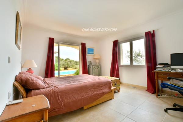 DEMEURE DE CARACTÈRE – DRAGUIGNAN – 260 M² – 2,68 HA – SA PISCINE ET SA VUE PANORAMIQUE PROPRIÉTÉ D’EXCEPTION À DRAGUIGNAN – 260 m² – 2,68 HA – PISCINE – VUE PANORAMIQUE