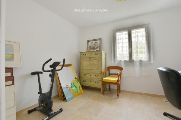 DEMEURE DE CARACTÈRE – DRAGUIGNAN – 260 M² – 2,68 HA – SA PISCINE ET SA VUE PANORAMIQUE PROPRIÉTÉ D’EXCEPTION À DRAGUIGNAN – 260 m² – 2,68 HA – PISCINE – VUE PANORAMIQUE
