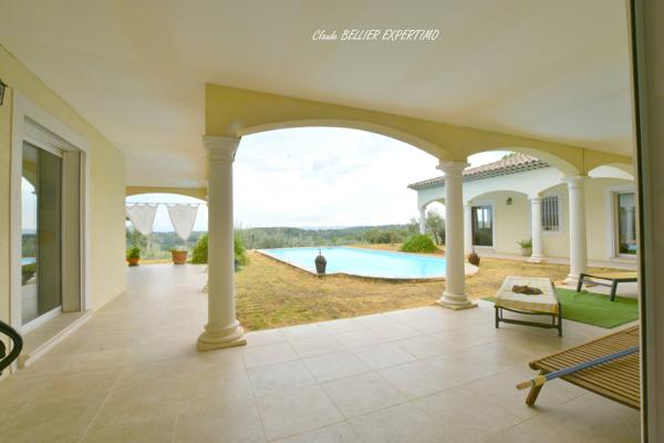 DEMEURE DE CARACTÈRE – DRAGUIGNAN – 260 M² – 2,68 HA – SA PISCINE ET SA VUE PANORAMIQUE PROPRIÉTÉ D’EXCEPTION À DRAGUIGNAN – 260 m² – 2,68 HA – PISCINE – VUE PANORAMIQUE