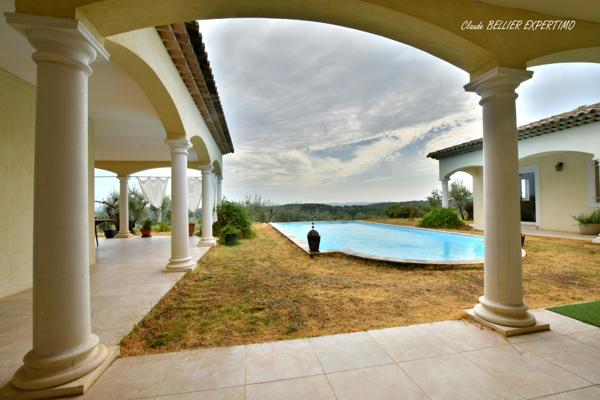 DEMEURE DE CARACTÈRE – DRAGUIGNAN – 260 M² – 2,68 HA – SA PISCINE ET SA VUE PANORAMIQUE PROPRIÉTÉ D’EXCEPTION À DRAGUIGNAN – 260 m² – 2,68 HA – PISCINE – VUE PANORAMIQUE