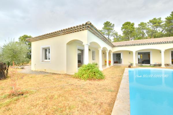 DEMEURE DE CARACTÈRE – DRAGUIGNAN – 260 M² – 2,68 HA – SA PISCINE ET SA VUE PANORAMIQUE PROPRIÉTÉ D’EXCEPTION À DRAGUIGNAN – 260 m² – 2,68 HA – PISCINE – VUE PANORAMIQUE