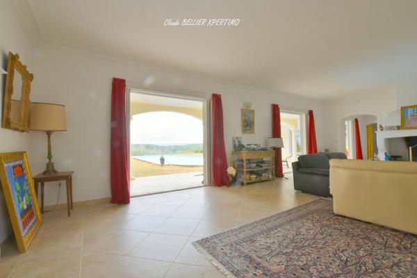 DEMEURE DE CARACTÈRE – DRAGUIGNAN – 260 M² – 2,68 HA – SA PISCINE ET SA VUE PANORAMIQUE PROPRIÉTÉ D’EXCEPTION À DRAGUIGNAN – 260 m² – 2,68 HA – PISCINE – VUE PANORAMIQUE