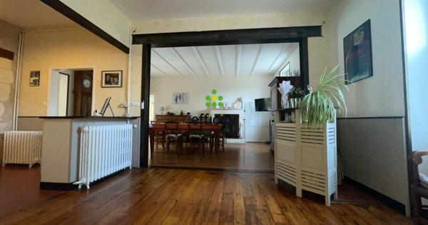 Maison
         7 pièces
        - 208 m²