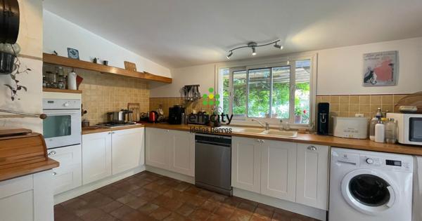 Maison
         7 pièces
        - 208 m²