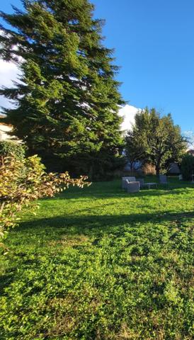 Au coeur de BRON - PARCELLE A BÂTIR 500 m²  hors lotissement - Libre constructeur