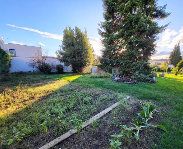 Au coeur de BRON - PARCELLE A BÂTIR 500 m²  hors lotissement - Libre constructeur