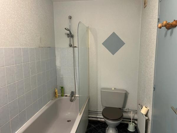 Appartement lumineux en duplex 2 chambres et grande mezzanine dans résidence arborée et sécurisée avec piscine