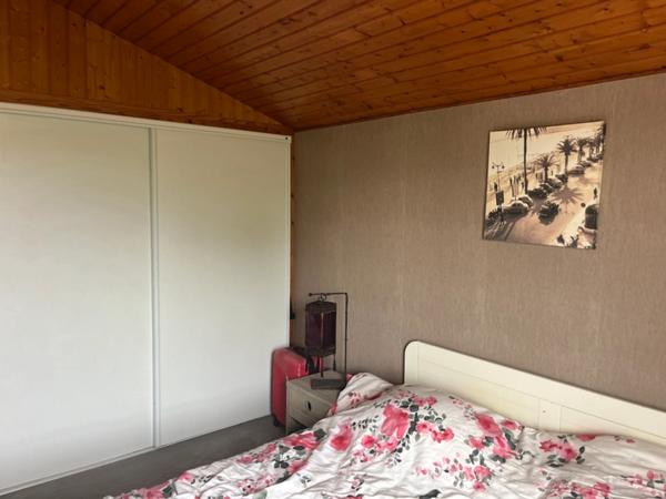 Appartement lumineux en duplex 2 chambres et grande mezzanine dans résidence arborée et sécurisée avec piscine