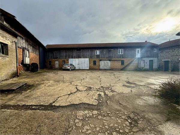 Ferme avec appartement et plusieurs dépendances
