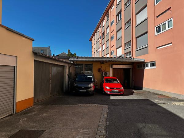 Local professionnel avec dépôt