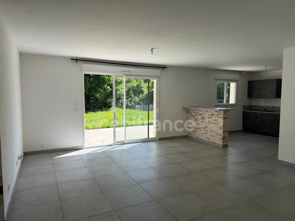 Maison à vendre 5 pièces JOIGNY (89) plain pied de 2018  3 chambres Garage Terrain de 800 m2