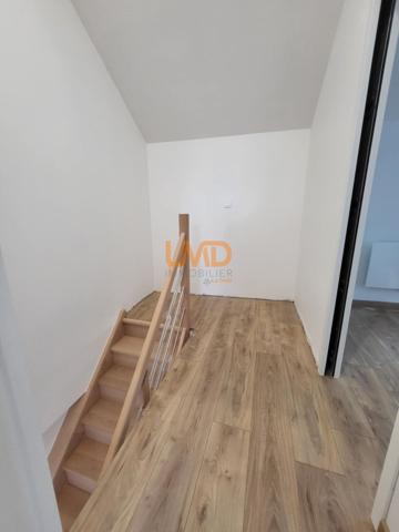 Maison entièrement rénové 2 chambres ,jardin, double garage