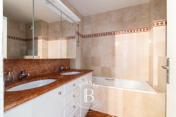 Paris 16ème, Appartement 4 Chambres -  136 m² à vendre