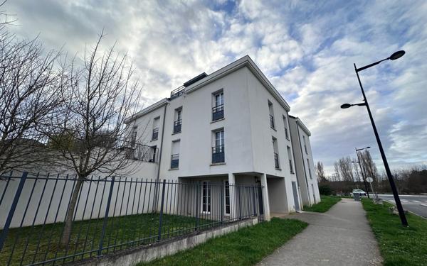 Appartement à vendre    3 pièces • 52,81 m2 Saint-Pierre-du-Perray