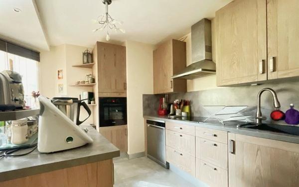 Appartement à vendre    4 pièces • 96,18 m2 Saint-Genis-Laval