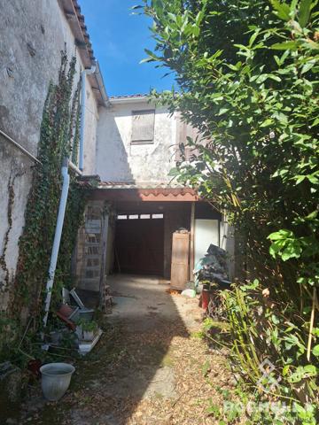 chai en pierres 180m²