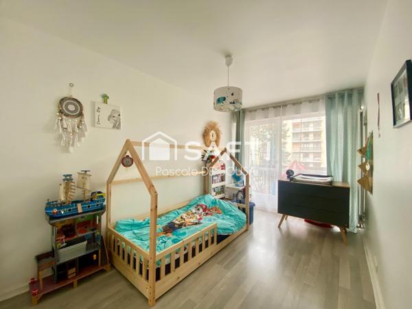 Agréable 3 pièces avec balcons dans résidence proche RER