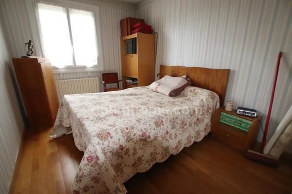 ST JEAN DE LA RUELLE, secteur calme proche tangentielle, Maison individuelle de 100m2 en très bon état