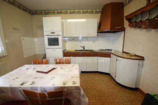 ST JEAN DE LA RUELLE, secteur calme proche tangentielle, Maison individuelle de 100m2 en très bon état