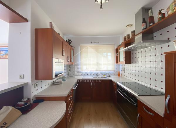 2 maisons 145m2 et 54m2 sur terrain 1108m2.