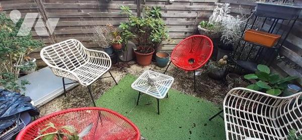 Maison située en centre de ville comprenant : 
Au rez-de-chaussée : une pièce de réception, un...