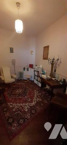 Maison située en centre de ville comprenant : 
Au rez-de-chaussée : une pièce de réception, un...