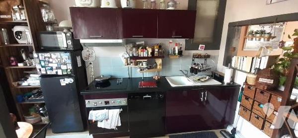 Maison située en centre de ville comprenant : 
Au rez-de-chaussée : une pièce de réception, un...