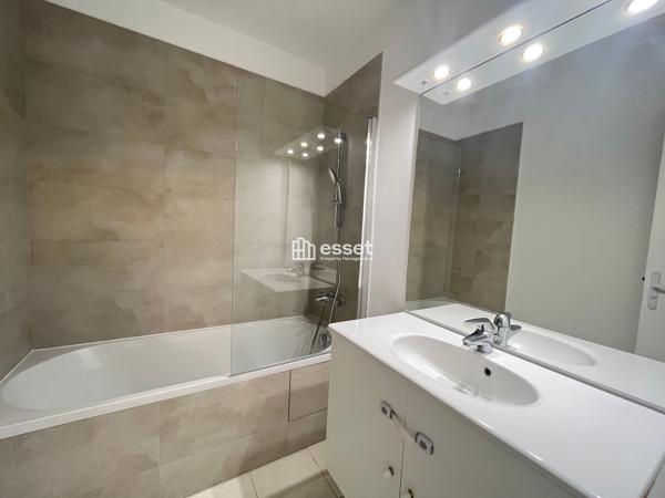 Location Appartement 3 pièces 76 m² - Paris 75015