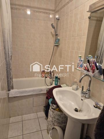 T2 bis dernier étage avec parking privatif et cave