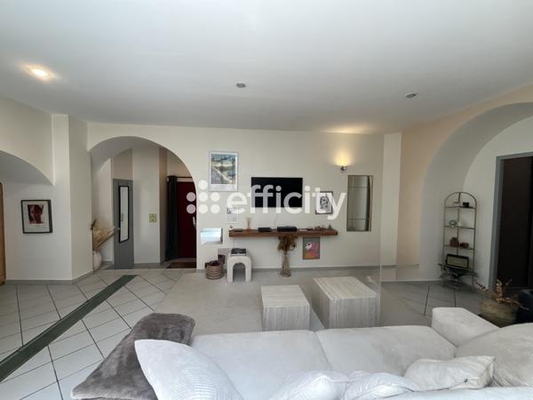 Appartement
         4 pièces
        - 98 m² Exclusivité 137 000 € *