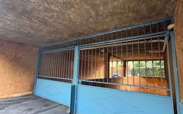 Stationnement à louer    14 m2 Hyères