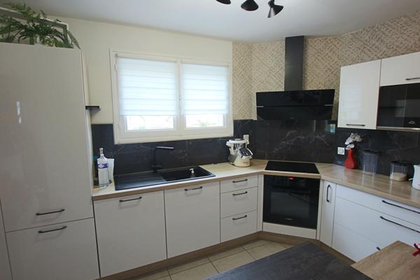 Maison familiale avec dépendance, piscine chauffée et grand terrain à Mios