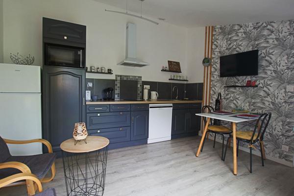 Maison familiale avec dépendance, piscine chauffée et grand terrain à Mios