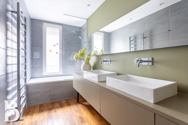 Paris (75010) EXCLUSIVITÉ – SUPERBE APPARTEMENT HAUSSMANNIEN – SAINT-VINCENT-DE-PAUL / MAUBEUGE – PARIS 10e