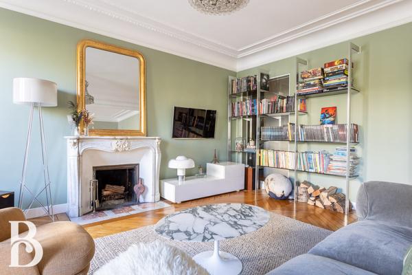 Paris (75010) EXCLUSIVITÉ – SUPERBE APPARTEMENT HAUSSMANNIEN – SAINT-VINCENT-DE-PAUL / MAUBEUGE – PARIS 10e