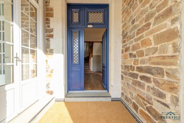 CARQUEFOU BOURG - MAISON DE MAÎTRE - 293M2 HABITABLES - TERRAIN DE 997M2