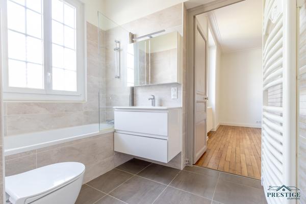 CARQUEFOU BOURG - MAISON DE MAÎTRE - 293M2 HABITABLES - TERRAIN DE 997M2