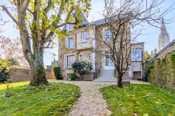 CARQUEFOU BOURG - MAISON DE MAÎTRE - 293M2 HABITABLES - TERRAIN DE 997M2