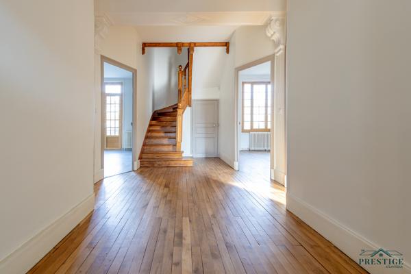 CARQUEFOU BOURG - MAISON DE MAÎTRE - 293M2 HABITABLES - TERRAIN DE 997M2