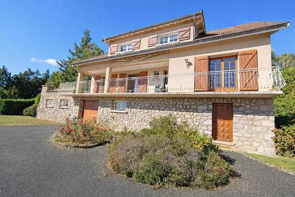 Maison familiale 220 m² + 220 m² de garage/stockage +terrain Soleymieux