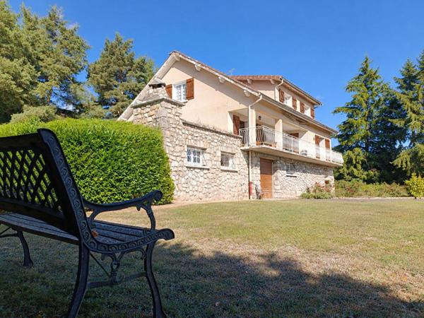 Maison familiale 220 m² + 220 m² de garage/stockage +terrain Soleymieux