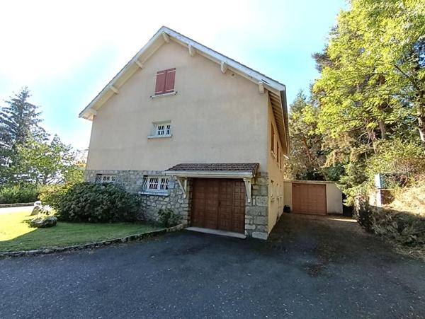 Maison familiale 220 m² + 220 m² de garage/stockage +terrain Soleymieux