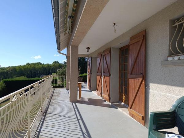Maison familiale 220 m² + 220 m² de garage/stockage +terrain Soleymieux