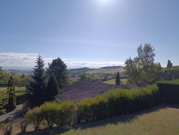 Maison familiale 220 m² + 220 m² de garage/stockage +terrain Soleymieux
