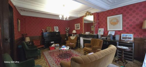 Maison bourgoise 9 pièces OUVEILLAN (11)