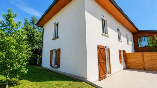 SAINT-HILAIRE-DE-LA-CÔTE – MAISON DE CARACTÈRE RÉNOVÉE – 94,46 M² – JARDIN – TERRASSE