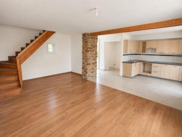 SAINT-HILAIRE-DE-LA-CÔTE – MAISON DE CARACTÈRE RÉNOVÉE – 94,46 M² – JARDIN – TERRASSE