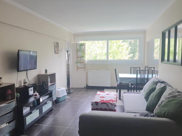 À Combs-la-Ville – Bel Appartement 3 pièces de 66 m² dans belle résidence arborée, au dernier étage (4/4) avec parking couvert et cave